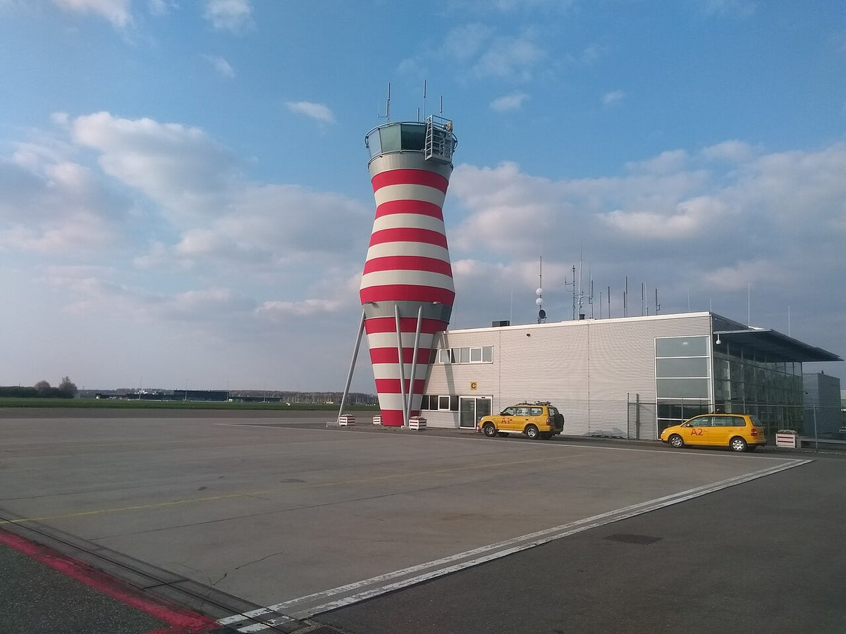 Verkeerstoren van Lelystad Airport (archiefbeeld)