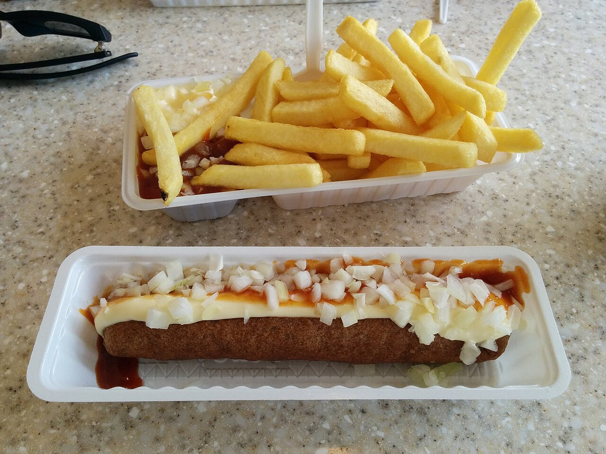 Patat speciaal en frikandel speciaal