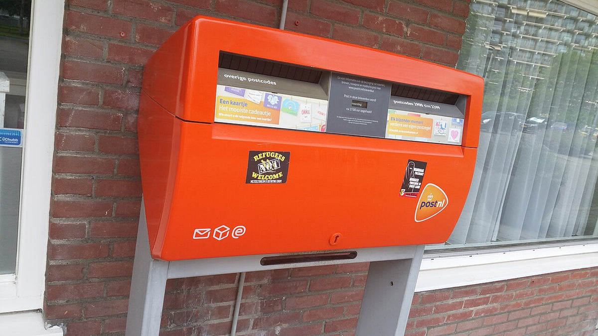 Brievenbus van PostNL (archiefbeeld)