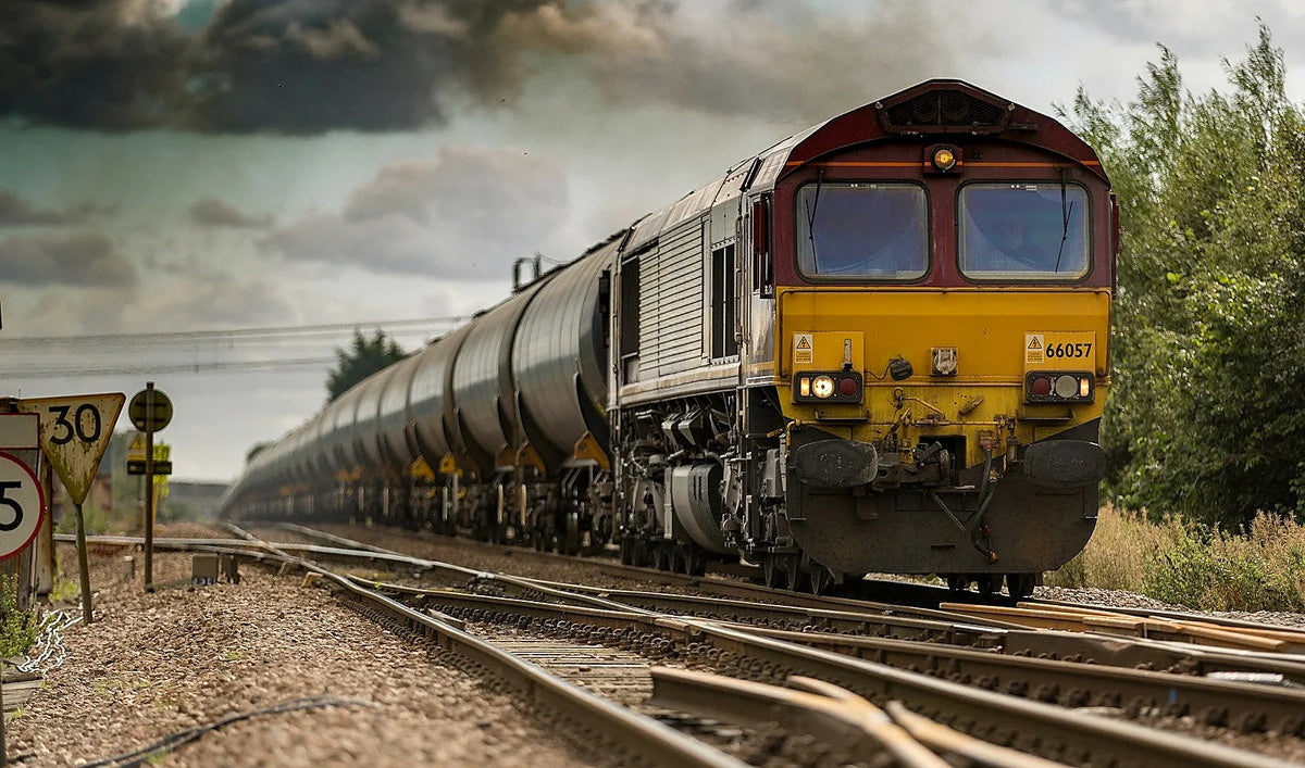 Nederlandse trein bij een satirisch bericht over stilte in de stiltecoupe